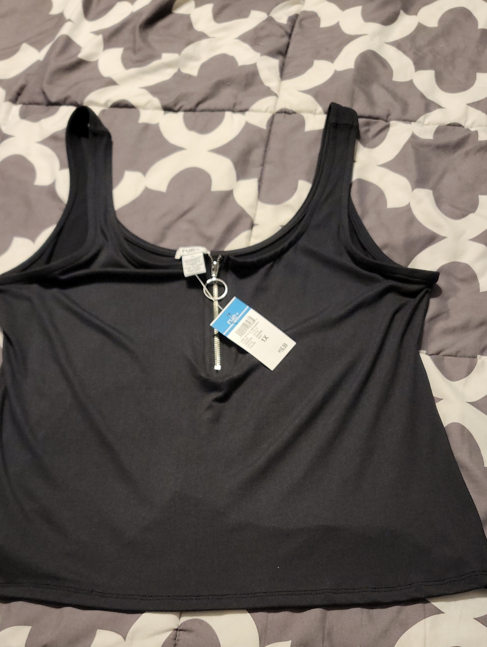 Rue+ Size 1x Classic Black Tank Top with Front Zip Accent Crop Top Plus Size NWT